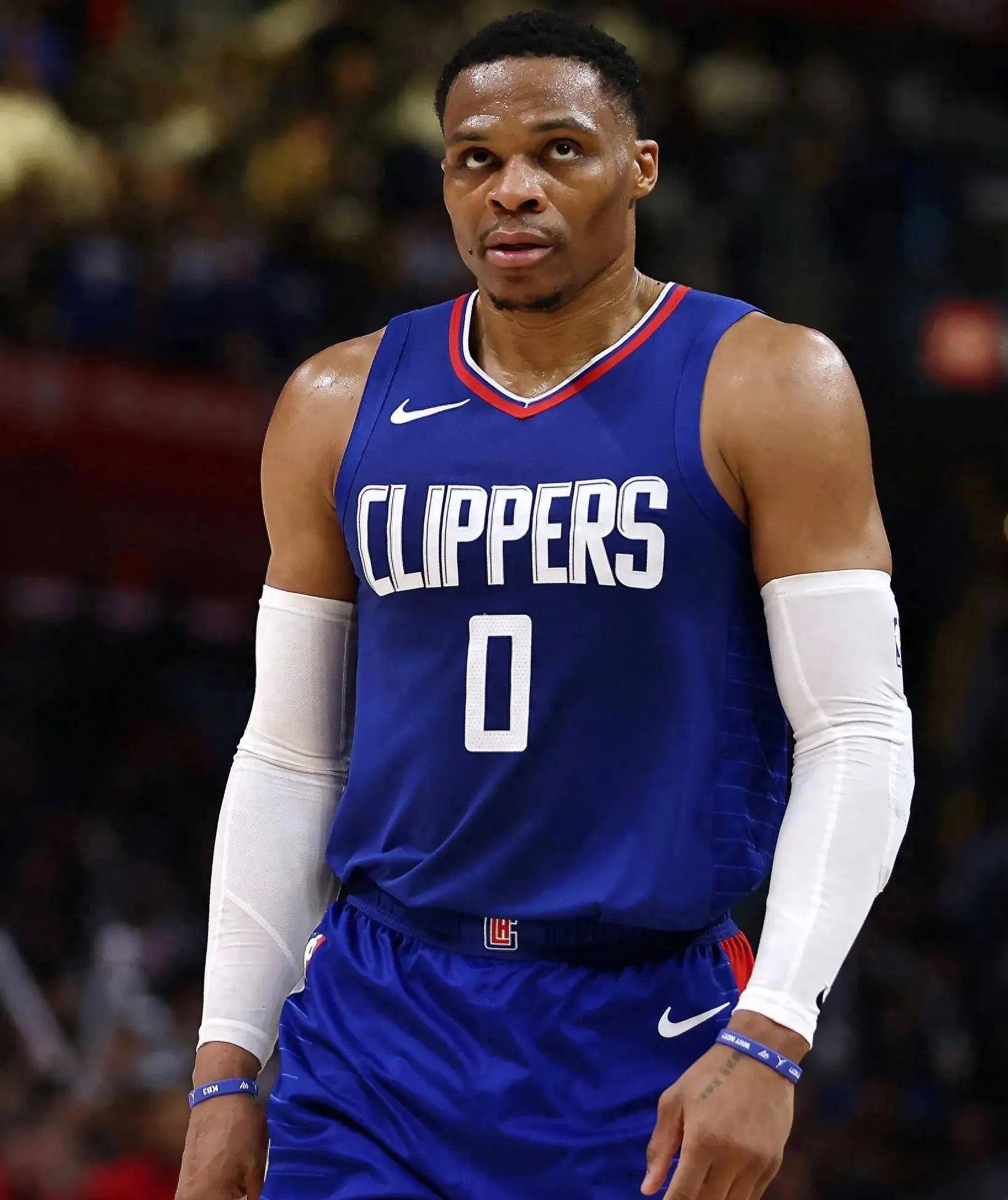 篮球湖人核心球员防守数据提升（湖人核心球员防守数据上扬）