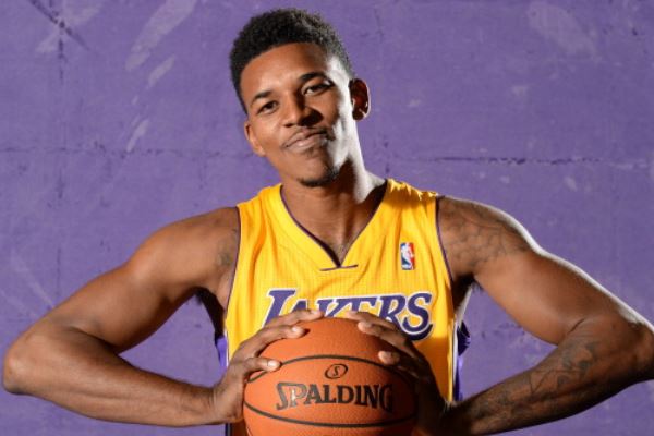 切尔西本赛季英超15轮调整46人次首发，比上赛季同期多了11次（英超前15轮，切尔西已变更46次首发阵容，较上季同期多11次）