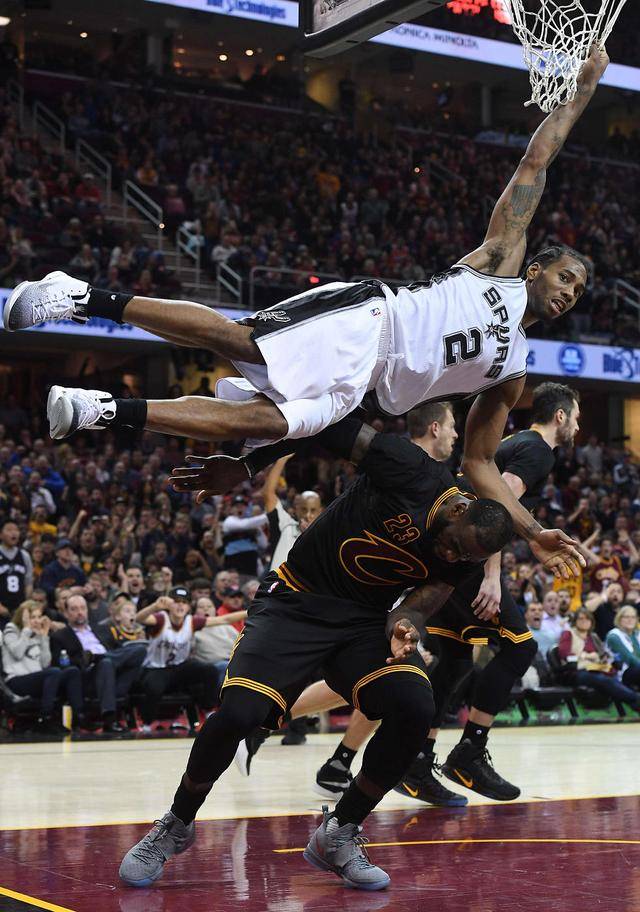 足坛17位亿欧先生分布：英超西甲各7人领跑 意甲...（足坛17位转会费过亿欧球星分布：英超、西甲各7人领跑，意甲紧随其后）